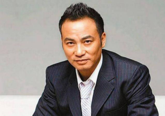 任达华曾坚定选择丁克生活，和妻子琦琦一起享受二人世界、周游各地。没想到2004年