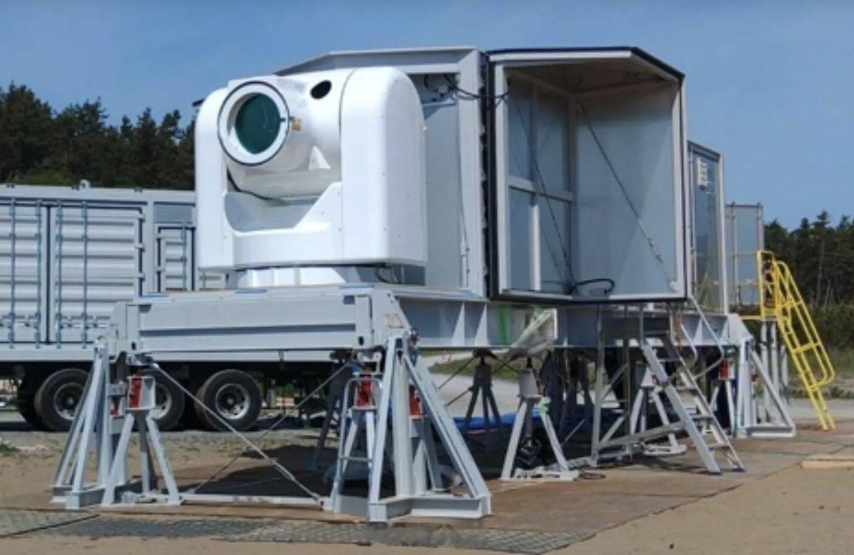 据媒体报道，日本将在舰艇上测试颠覆性高功率激光武器。 