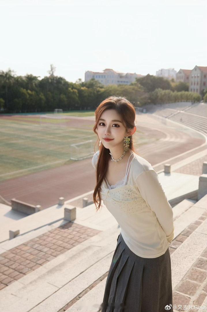 麦家文吉儿这就是中国作协的正规军吗终于体会到聆听文人对话的魅力！文吉儿与麦家围绕