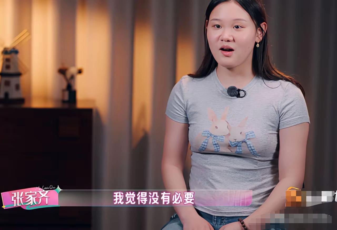 家人们，最近看到个超有意思的事儿。

刘思远去张家齐家做客，一进门就瞅见张家齐身