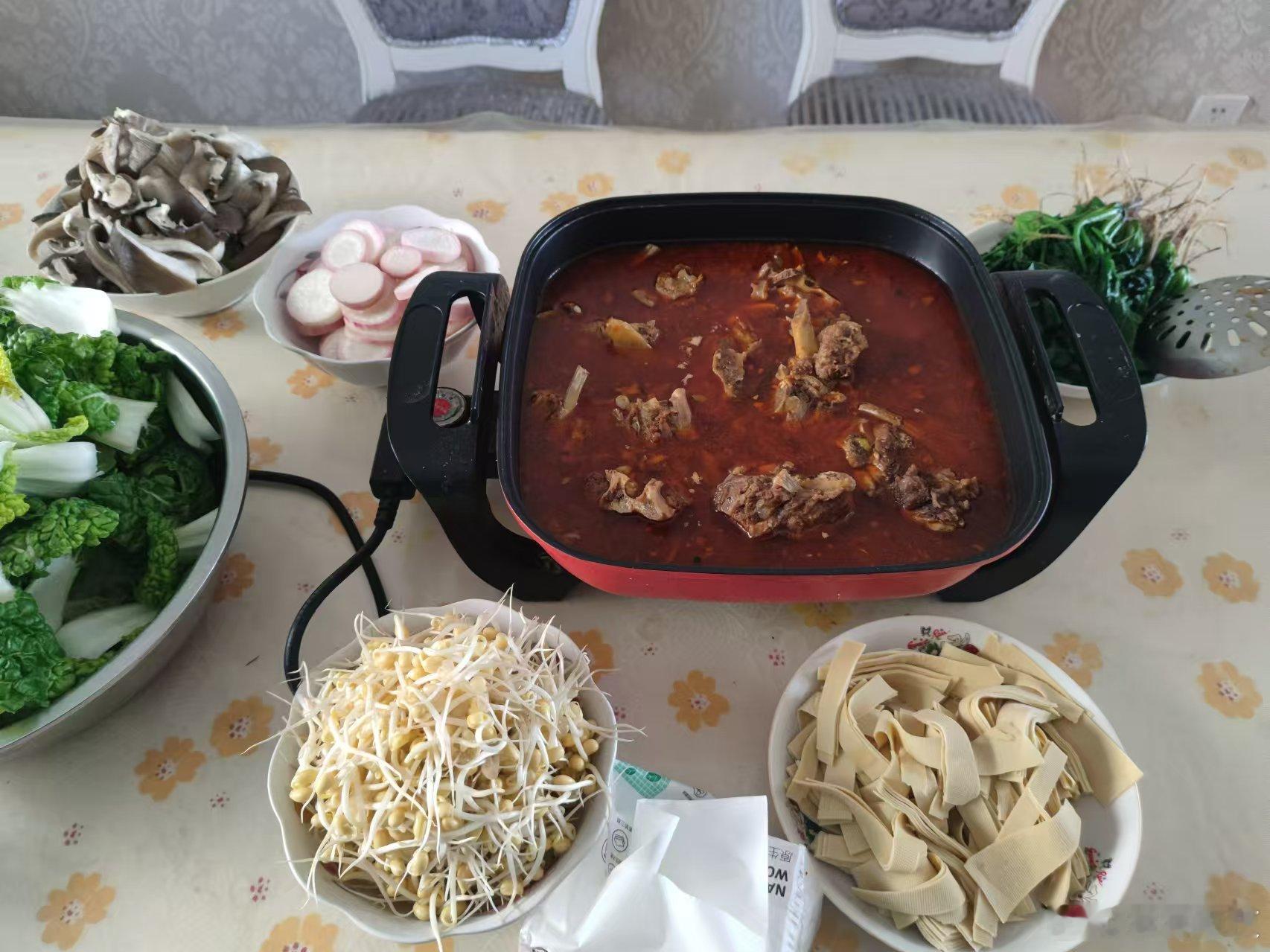 每日一餐分享 今日冬至，这么冷的天，来一顿羊排火锅，满足 