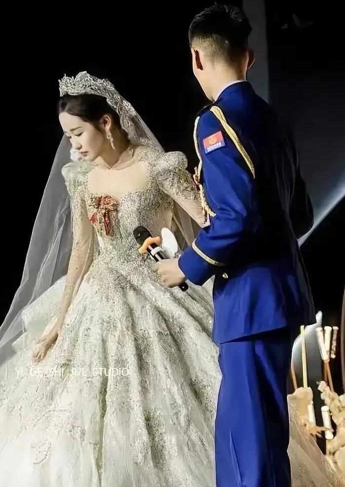 27岁的女孩，身高1米68，是大学里的校花。她没有要车、要房，也没有索要彩礼，却