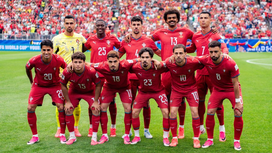 在 FIFA 世界杯第一轮中向后传球最多的球员：？？？24 - 🇵🇹 Joã
