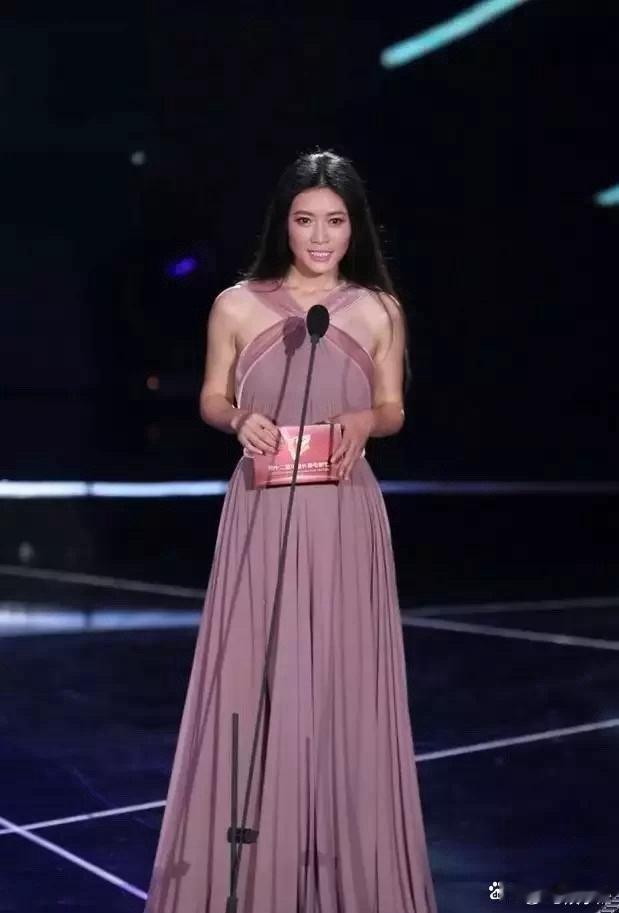 田海蓉真美，气质独特，魅力十足 