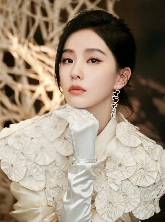 杨幂&龚俊《狐妖小红娘》播放数据惨淡，剧情、剪辑、特效都有很大问题，桃现在在评估