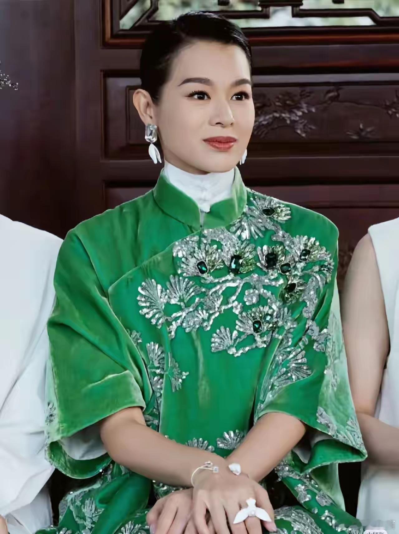 我问我老公，胡杏儿又美又有钱，为什么前男友和老公都要在外面偷吃呢？我老公沉默了会