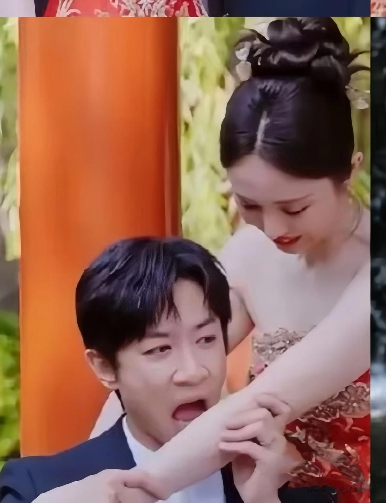 实在不能理解董璇看上张维伊什么了？
和张维伊站一起感觉美貌都被拉下来了。两人的婚