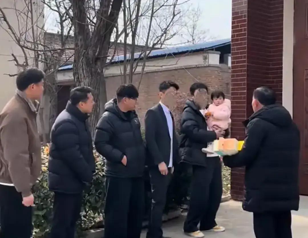 刷到一条数据，说农村30岁以上没结婚的男的已经一千八百多万，一半以上连相亲的门都