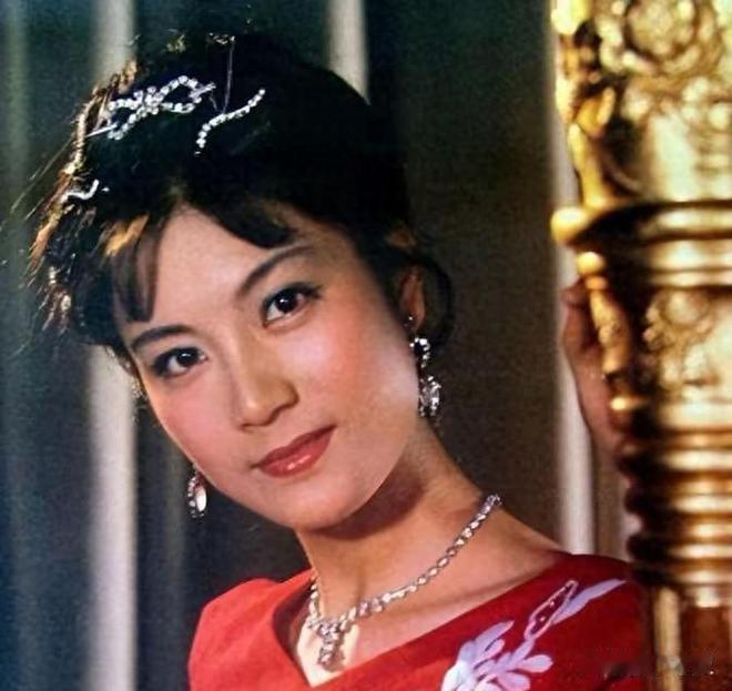 70岁陈烨海外开挂人生！混血儿子帅到腿软，她咋从顶流女星变身文化大使的？
【正文