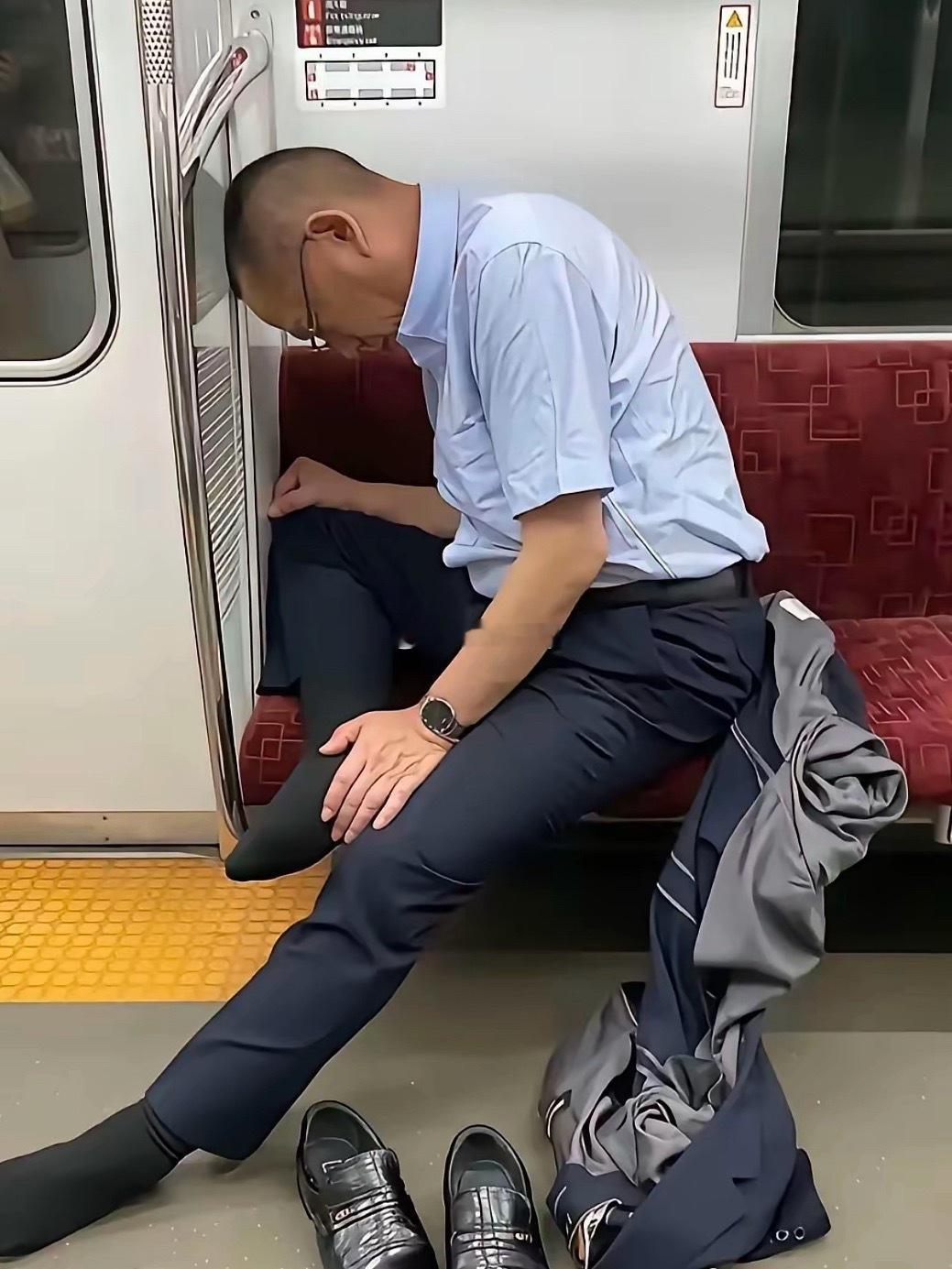 这么坐地铁合适吗 