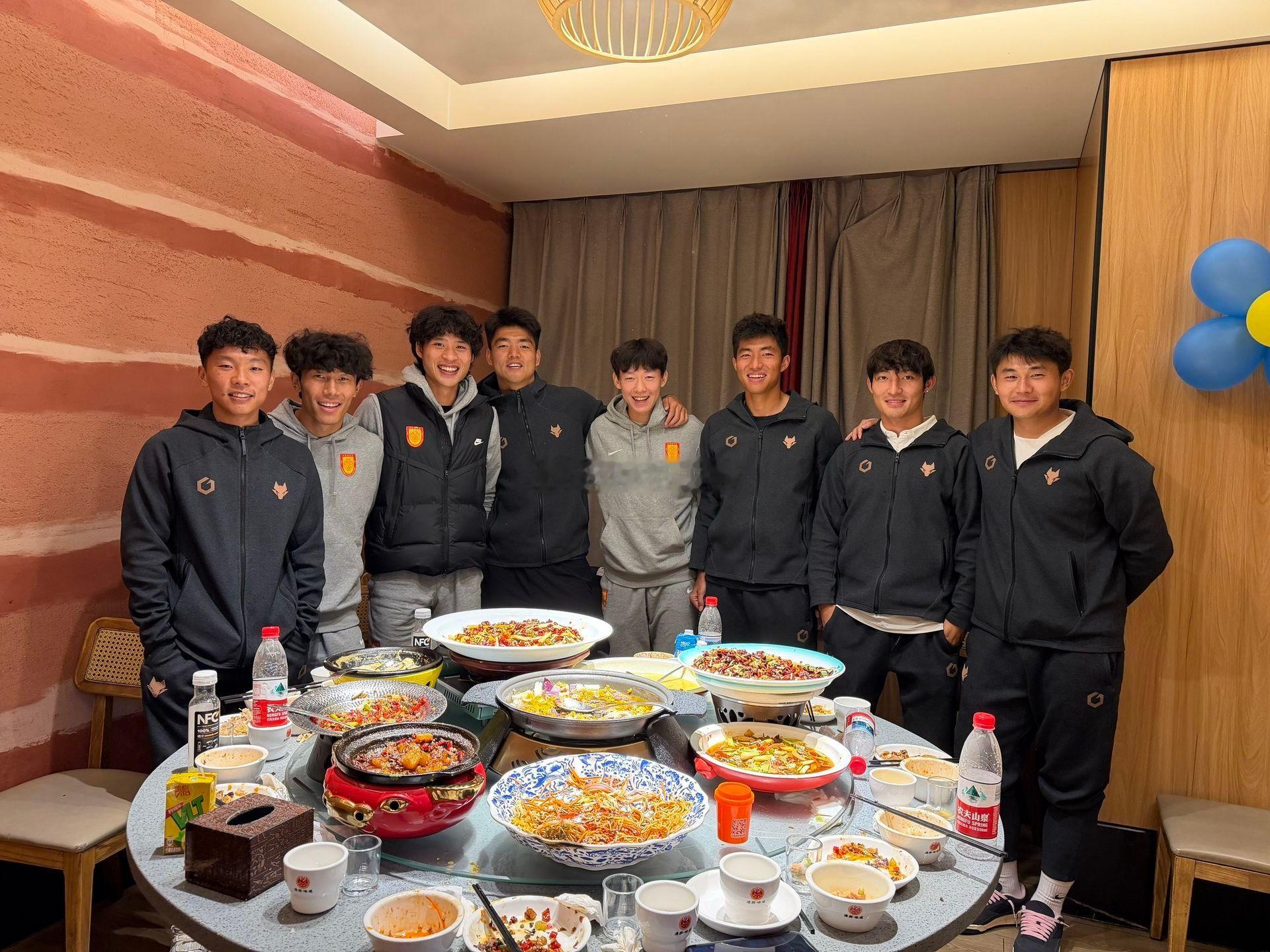 北京国安北京国安 “国安德比”后梁少文更新社媒：“聚是一团火，散是满天星。” 