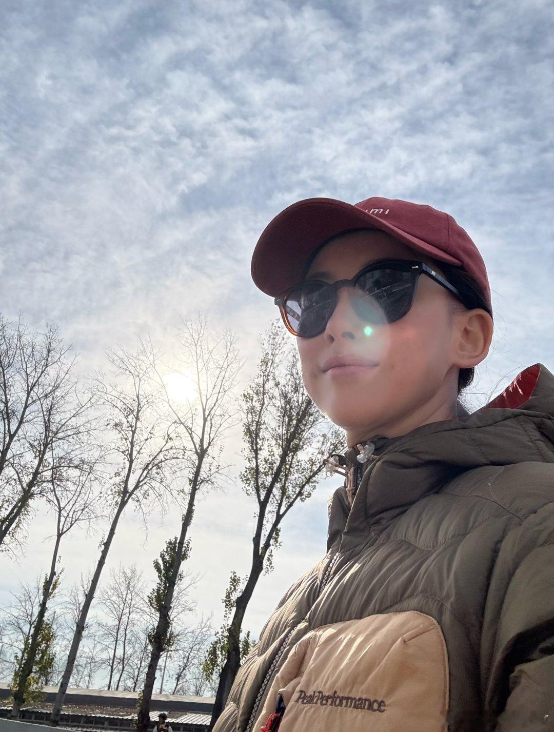 朱珠的一组日常图片～“晨练🐎🏃” 