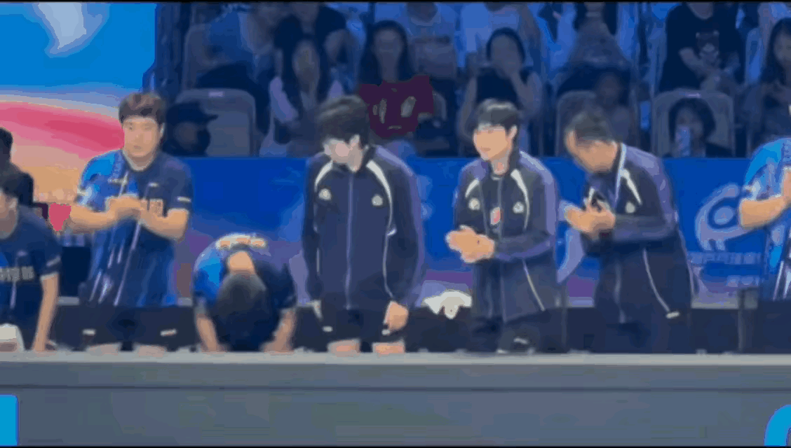 今天魏桥的这两名小将也太幸福了吧，今天排兵布阵不一样，两名u19小将都大胆启用了