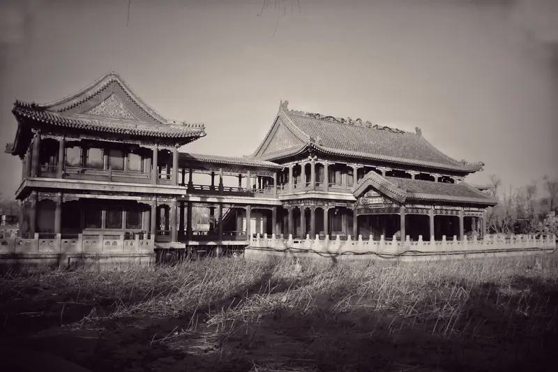 清朝为什么不被人们所喜?

清朝的衰败和不被喜欢，是一个复杂的历史问题，它主要源