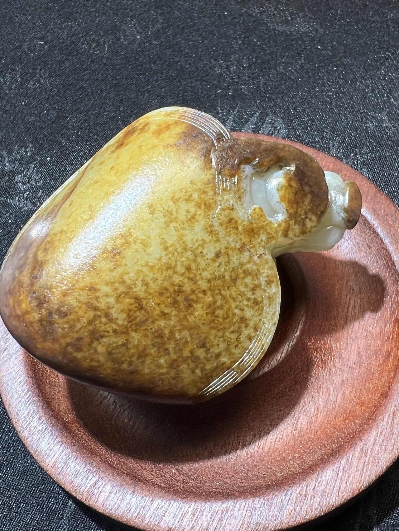 新手买和田玉必须知道的十一条真相，老手可以划走，新手一定要听完。
1. 和田玉并