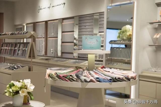 800家店不加盟，年赚15亿却慢扩张，凭什么。

我最近看了一个故事，讲的是饰品
