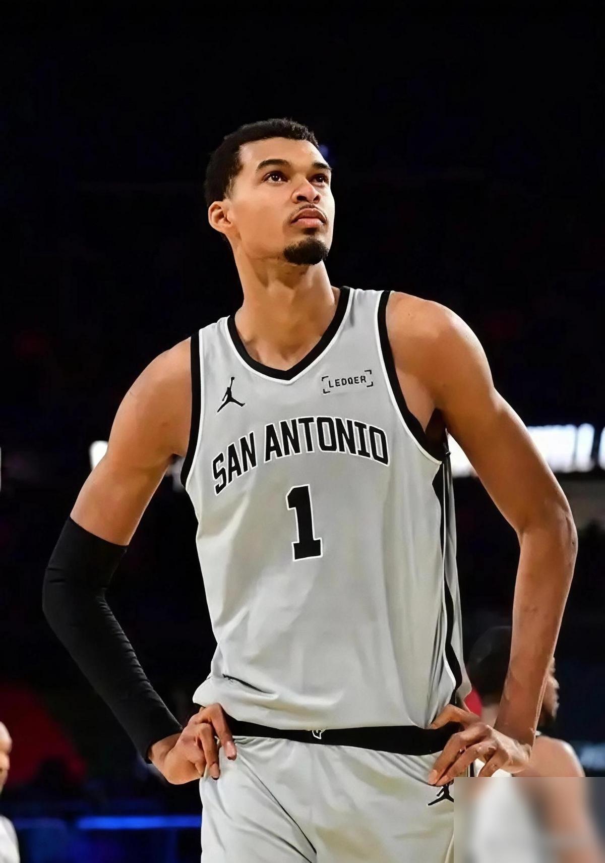 成也文班，败也文班！NBA总决赛第二回合，比赛最后时刻文班亚马把这场球的起伏，全
