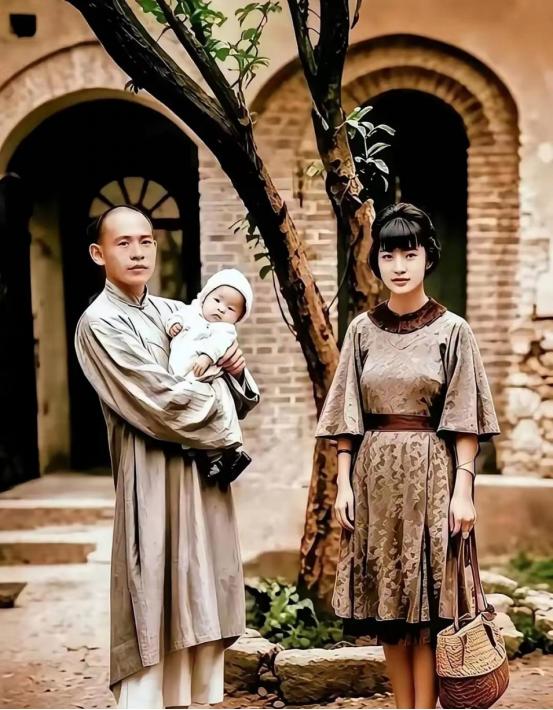 [微风]这是四川军阀刘文辉和夫人的一张真实照片。从照片上你只看到一个顺和儒雅的汉