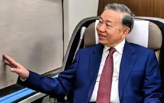 苏林回国火车刚开动就变天？
 
苏林前脚刚登上回国的火车，后脚中越联合声明就砸下