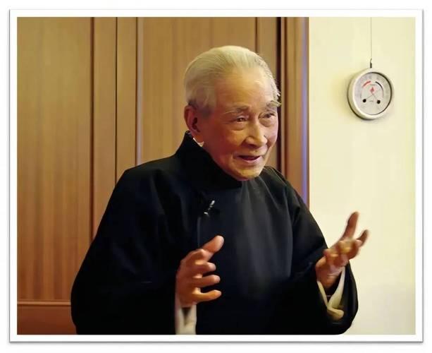 南怀瑾认识厚黑学教主李宗吾吗？南怀瑾还欠李宗吾几十块大洋呢。

他俩是认识的！