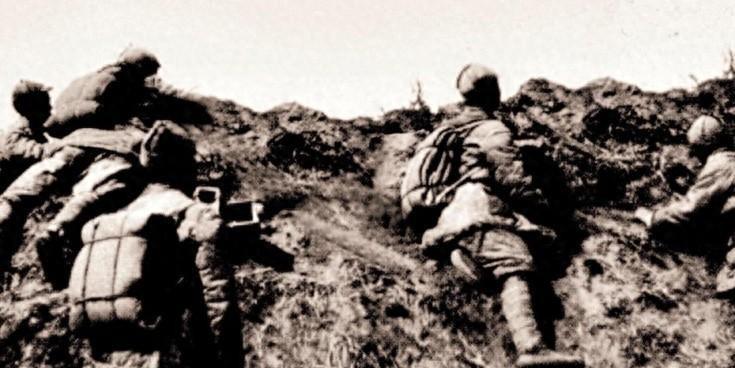 1950年深秋，朝鲜前线炮声震耳。头戴单片眼罩的周纯全刚踏出临时指挥所，冷风卷着