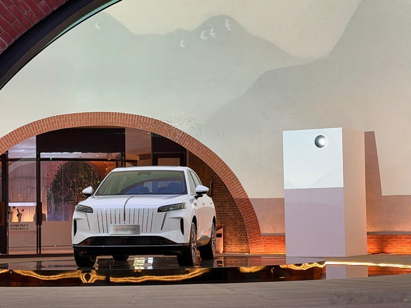 不等广州车展了红旗H6 PHEV开启预售17.88万元起，而且一揽子权益可以看出