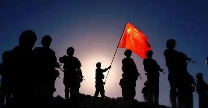 大年初一，凌晨六点。
当大多数人还在梦乡里回味除夕的年夜饭，或者刚刚眯眼准备补觉