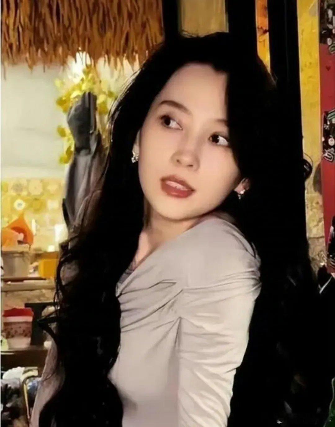 汪峰女友在酒店泳池被性骚扰。​根据森林北深夜发长文，她带着孩子在深圳住酒店，准备