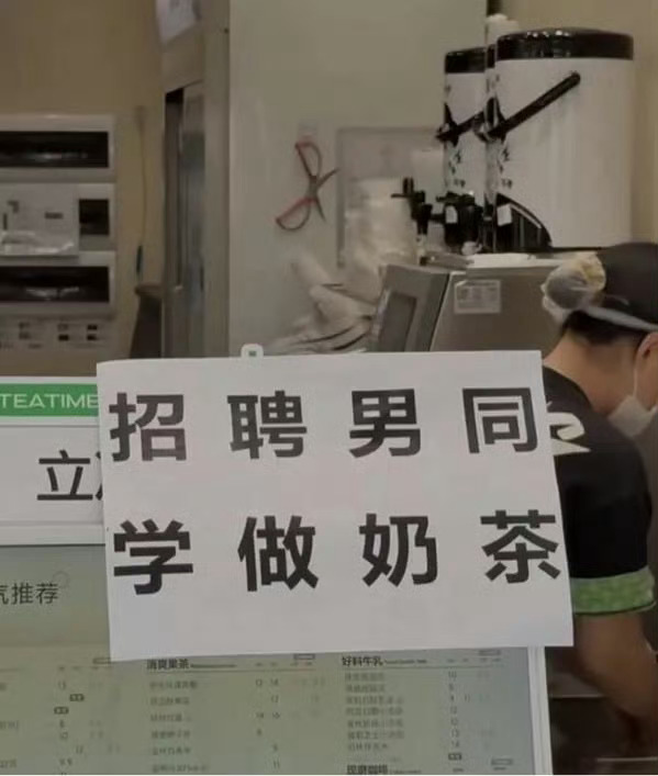 中国人的断句能力有多离谱可恶，怎么秒懂[流汗][流汗]，这要是看到真的会误会哈哈