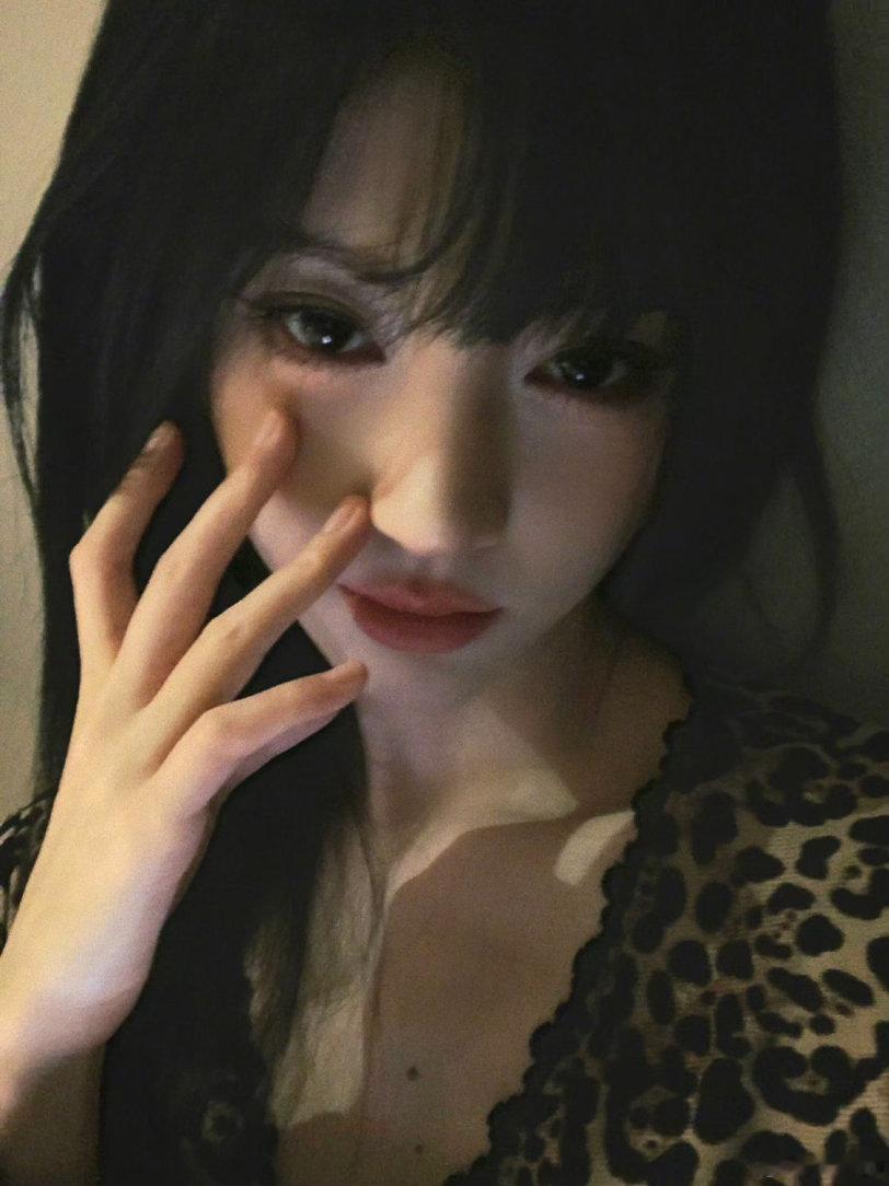月鳞绮纪  🍊💙鞠婧祎万花世界 🍊💙鞠婧祎苏绿夏 𐙚˙⋆.˚跟祎祎比的