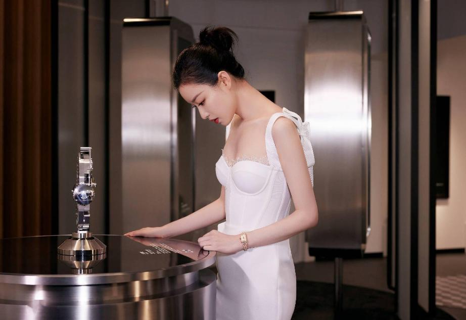 专家建议：要鼓励富人多多花钱！[鼾睡][可爱][酷拽]
近日，网上有位自称是著名