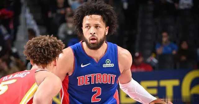 北京时间12月13日，NBA常规赛继续进行。活塞三节领先25分奠定优势，最终主场