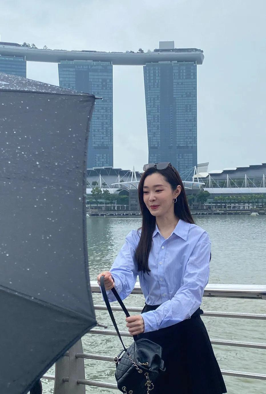 有网友在新加坡偶遇宋轶，她身材好好哦！1989年出生的她看生图的话，在这个年龄里