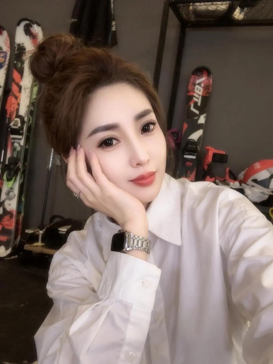 高鼻梁，大眼睛，小V脸，瘦下来就是好