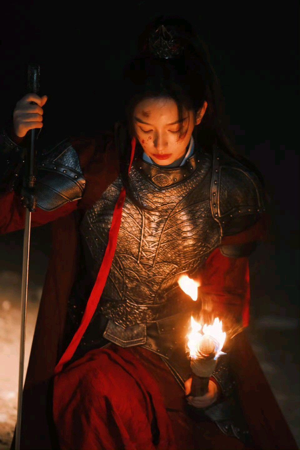 月亮孤独又冷漠，悬挂在天上，但没有人知道，他曾把月光，那么温柔的照在一个人身上。