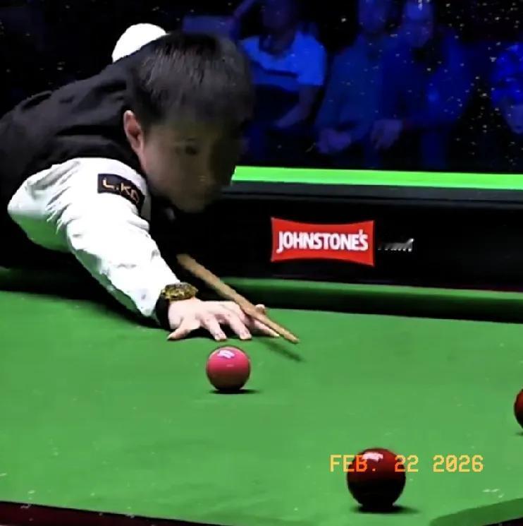 102-0，赵心童连胜2局，扳平比分4-4。
第8局，赵心童先上手进攻得44分，