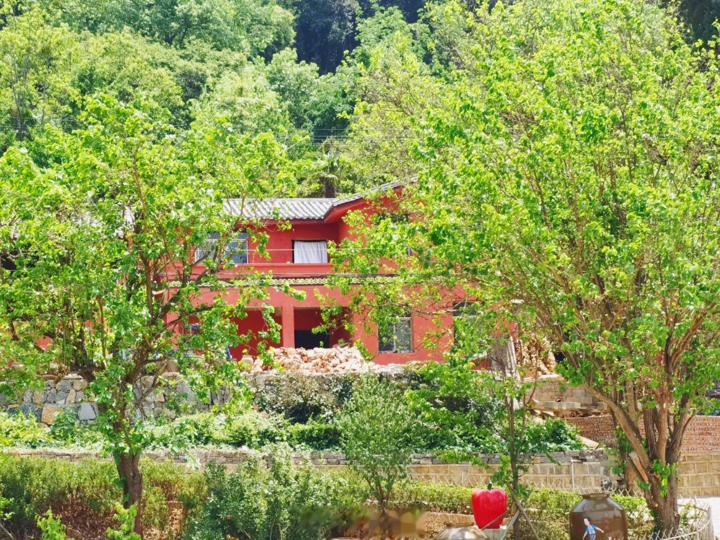  很安逸的云南石林小山村，雨美堵村位于云南省昆明市石林县圭山镇和合行政村，属于山