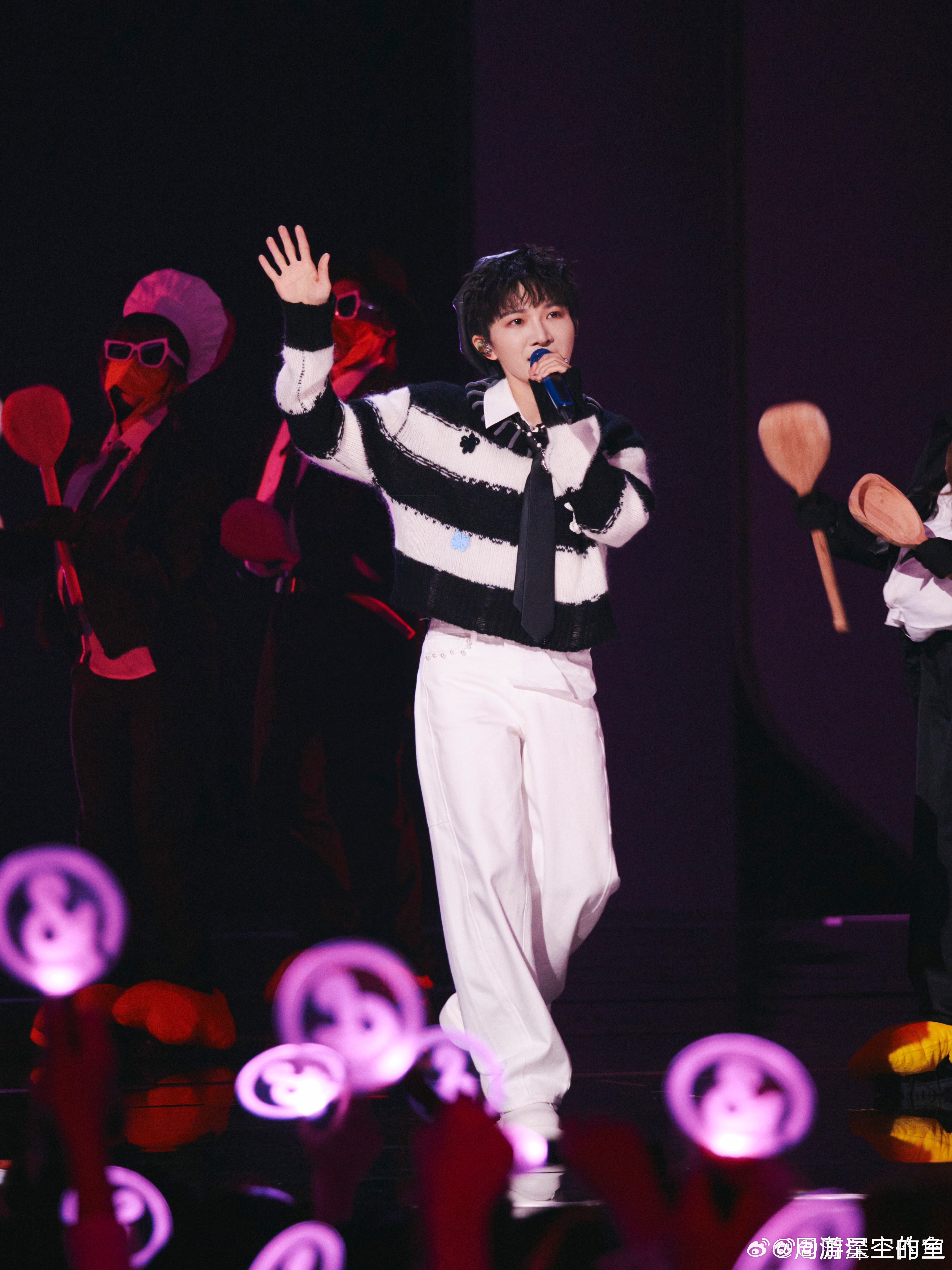 周深 1️⃣腾讯音乐由你榜❤️周深家里家外2主题曲时间啊 一定会帮你见证，向左或