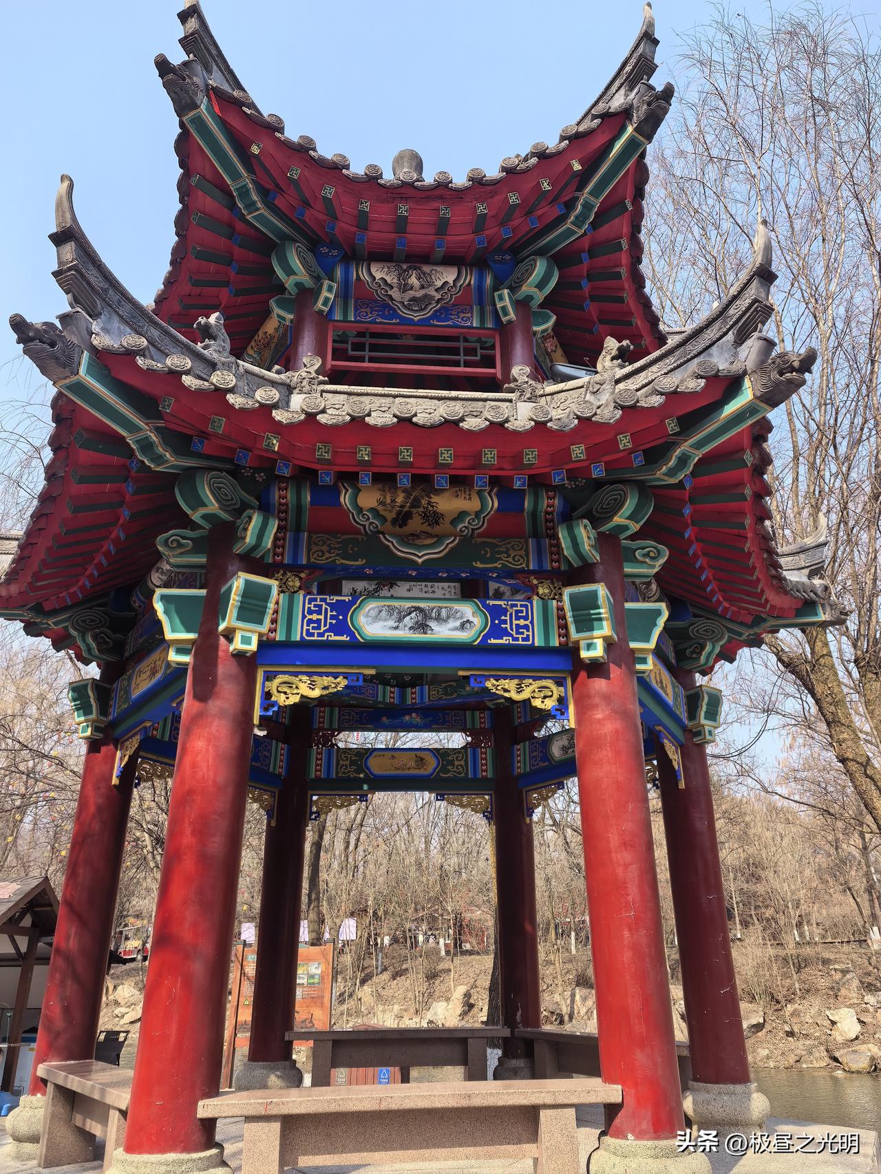 世人只知徐霞客，不识李寄

前两天看一篇短文，说的是徐霞客另外一个儿子李寄的轶事