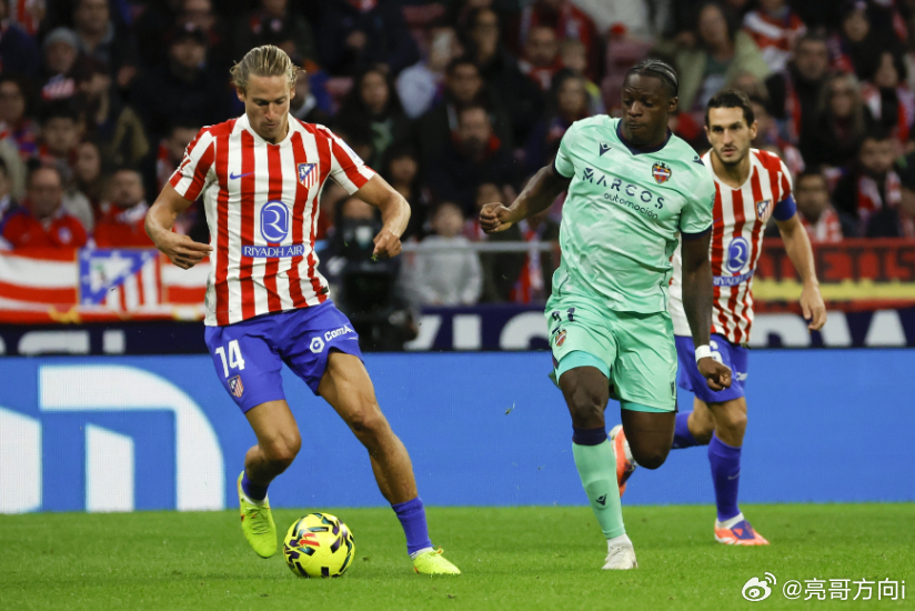 目前转会市场最受关注的前锋之一、22岁的莱万特射手艾永日前接受GiveMeSpo