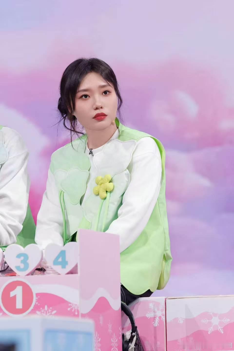 李雪琴在今夜喜友秀夯爆了今夜喜友秀李雪琴本场发挥格外出彩兼具风趣与通透，笑点和内