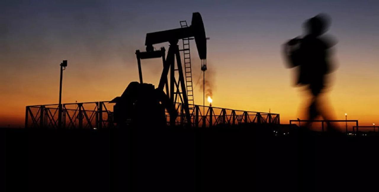 美国这波操作挺有意思，一边制裁伊朗，一边又给伊朗石油开了个口子。

3月20日，