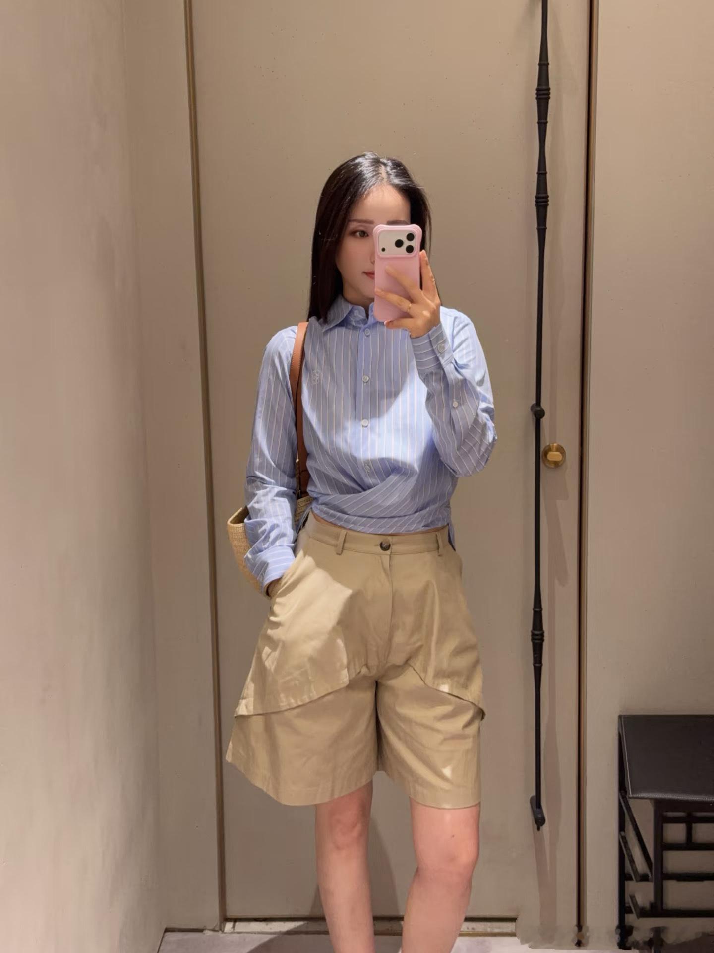 Loewe棉质短裤，卡其色棉质面料，轻盈透气，宽松廓形+不规则剪裁，层次感满满，
