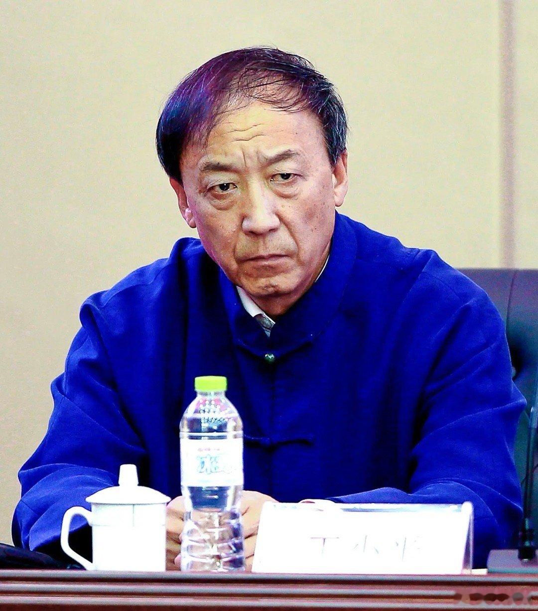 王小平一审获刑10年6个月王小平受贿案一审宣判这哥们人没有他的签名红，10年6个