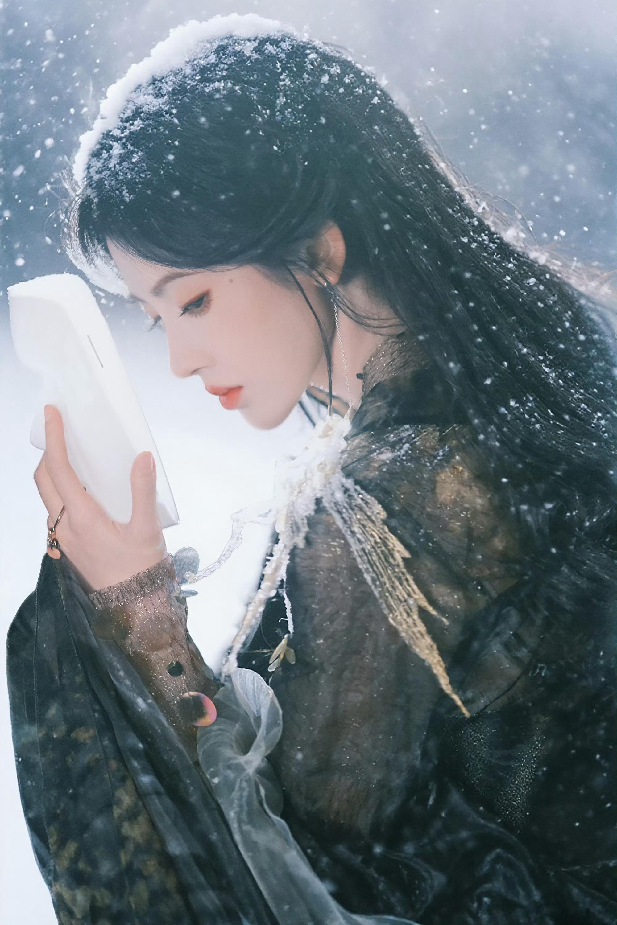 鞠婧祎工作室更新～美的不像真人[捂嘴哭][捂嘴哭] ​​​