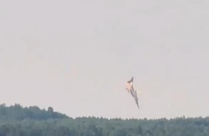 【伊尔库茨克地区Tu-22M3轰炸机坠毁现场的影像】Tu-22M3是一种远程超音
