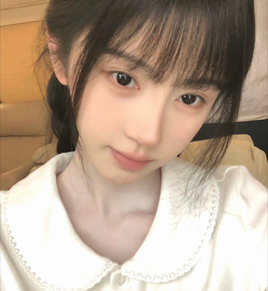 鞠婧祎 jjy鞠婧祎苏绿夏 “仍然有开在泥泞里的花，明晃晃的夏天，我喜欢这个世界