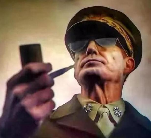 1962年，年过八旬的麦克阿瑟突然听到了一个让人震惊的消息：印度跟中国开战了，得