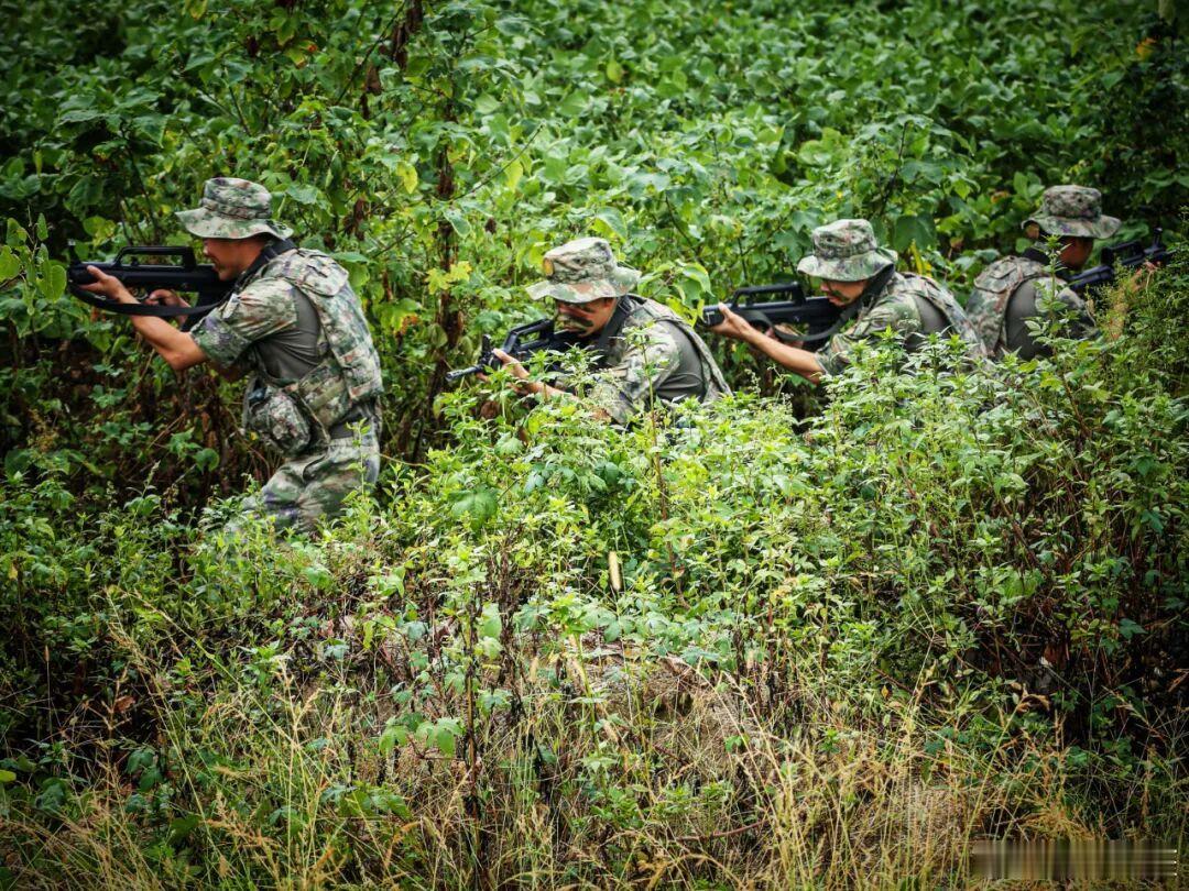 东风快递火箭军正青春火箭军 《青春万岁》穿上新军装用上新装备我们有个光荣的梦燃烧