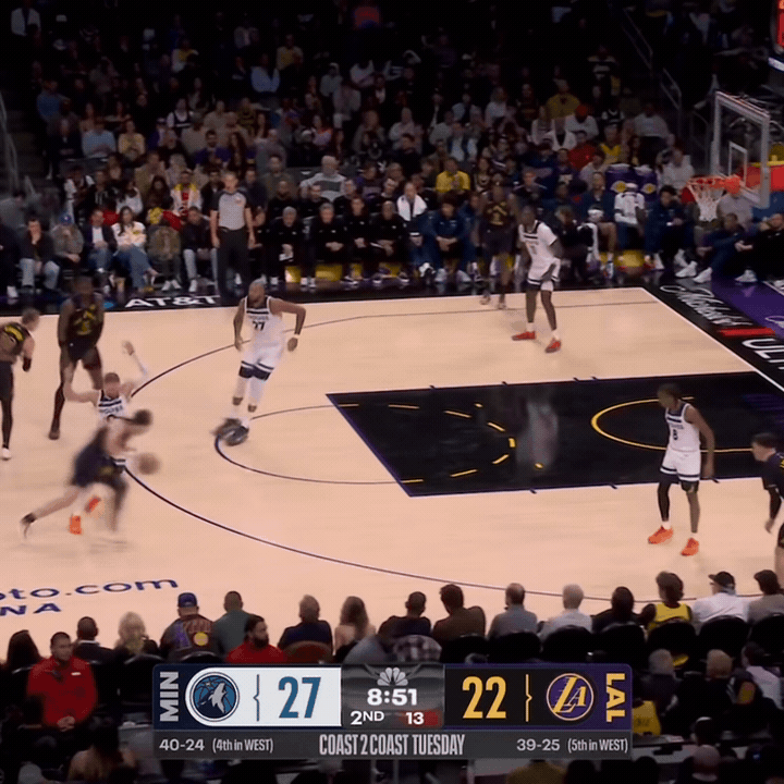 小里虽然6中0，但是现在这个阶段没小里真要崩，小里出手不太流畅，右手手腕有伤。湖